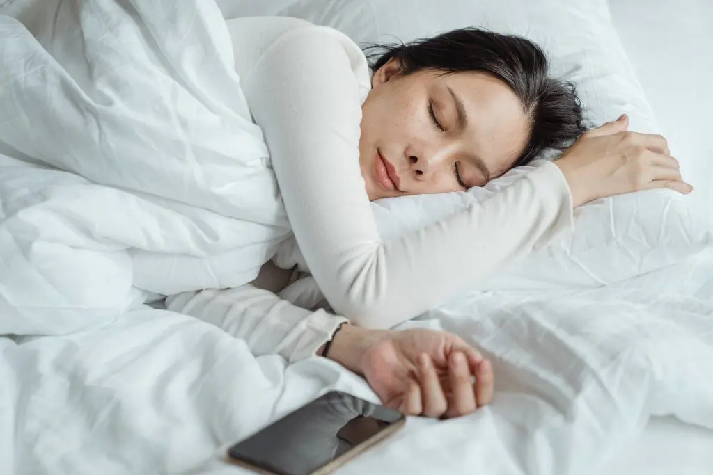 7 best sleeping positions for lower back pain