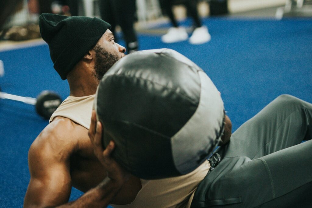man doing weighted russian twists