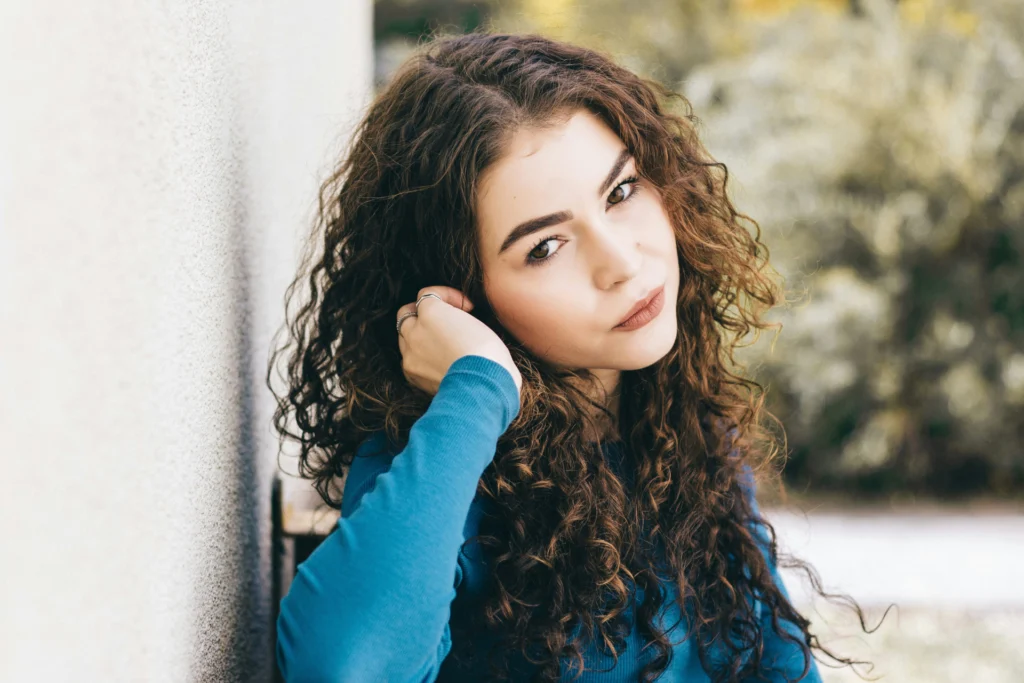 The answer to do I have curly hair is to try a hair curl type test.