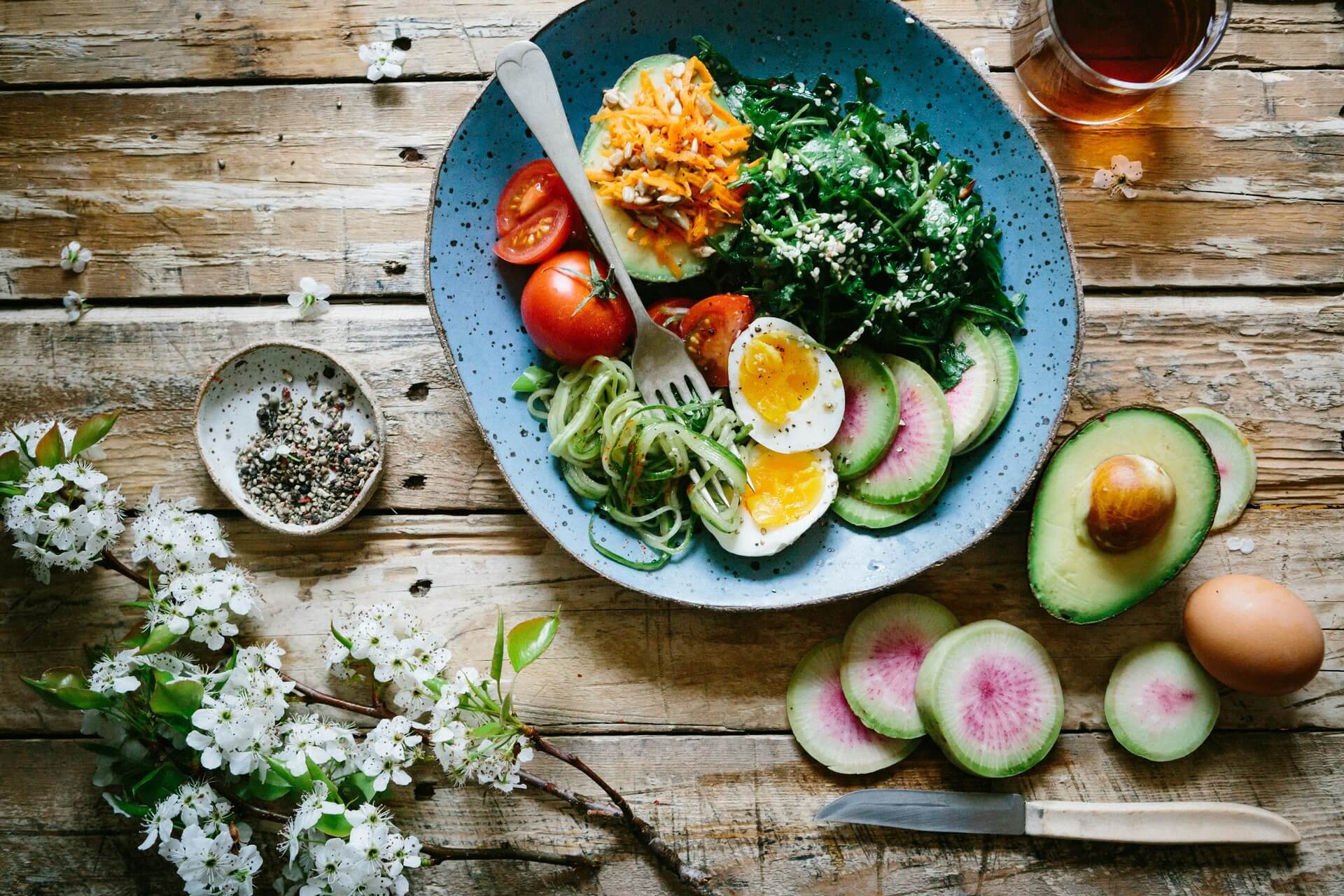 Bowl with eggs and vegetables