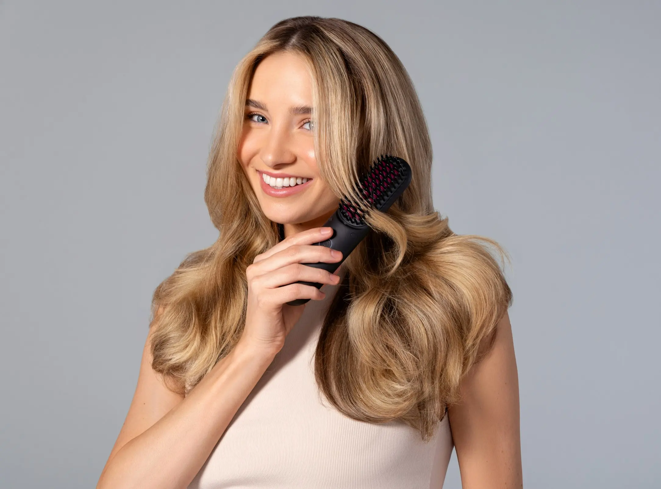girl smiling with wavy hair