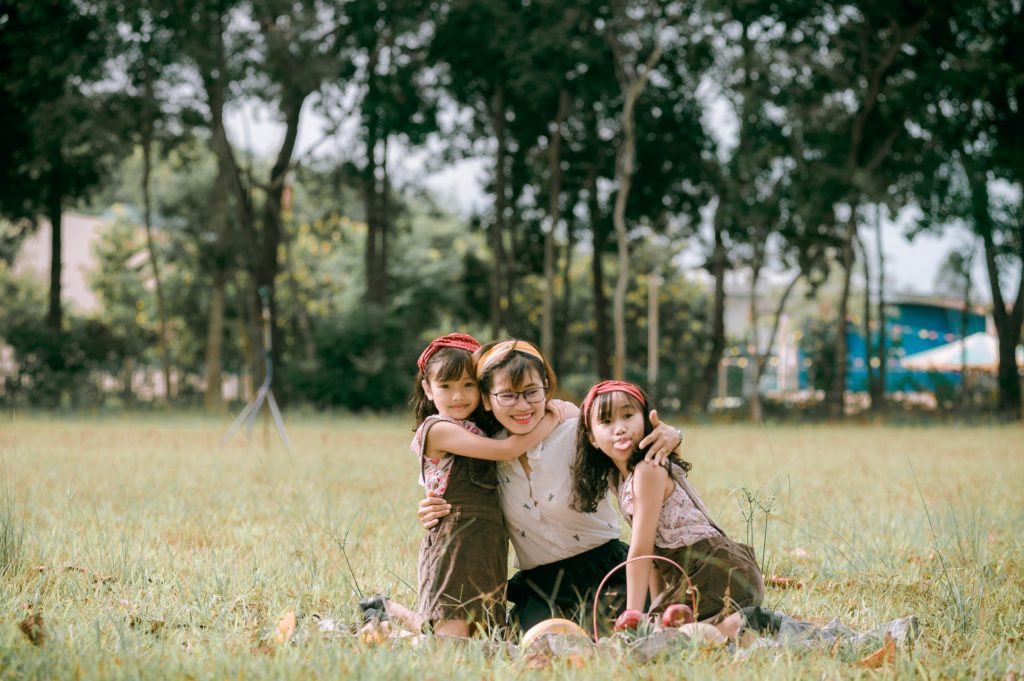 9 Benefits of Playing Outside With Your Kids