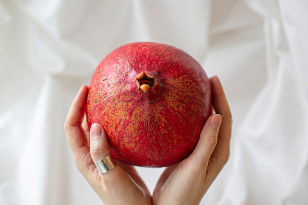 benefits of pomegranate - a pomegranate