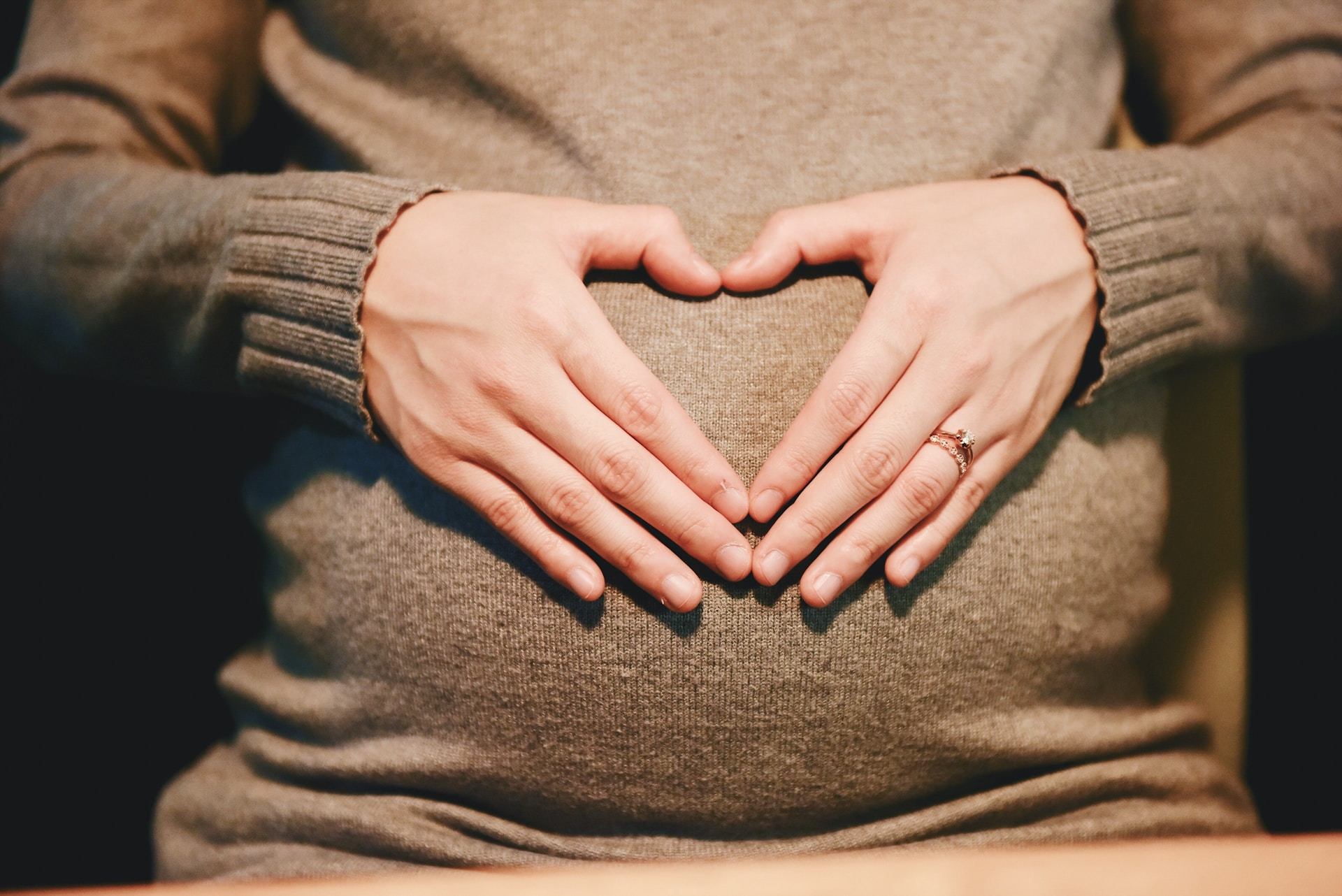 how to prepare for labor - hands forming a heart on top of the belly