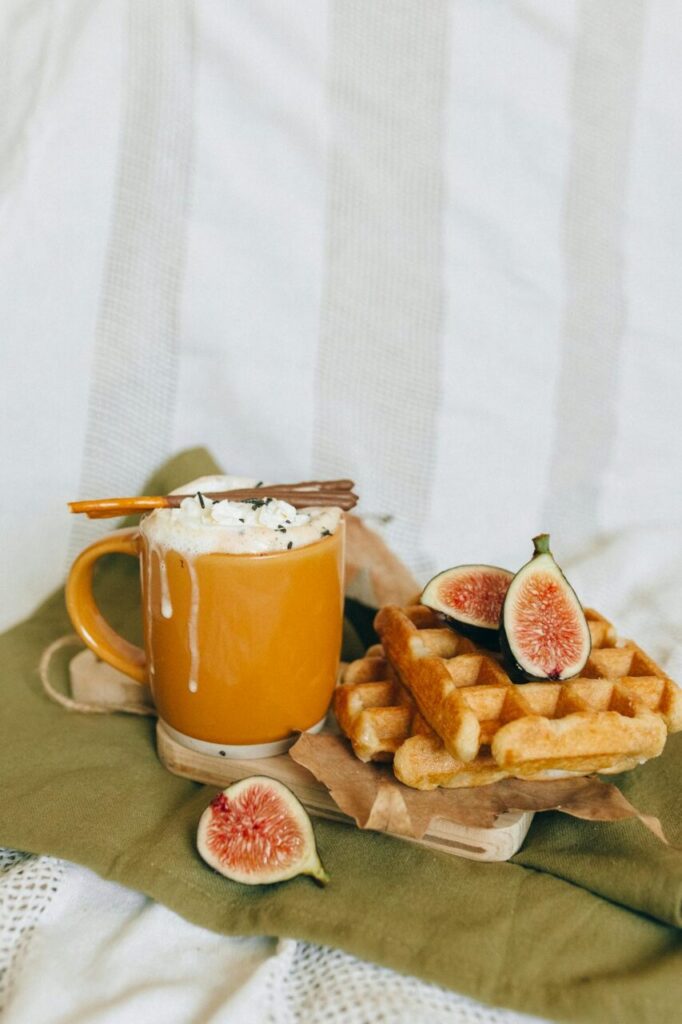 Waffles, figs and hot chocolate 