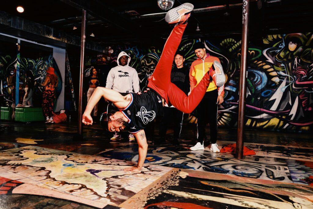 A hip-hop dance exercise class.