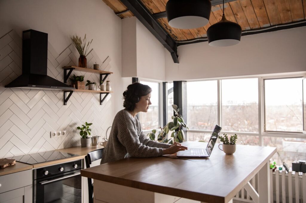 Young woman surfing laptop